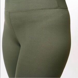 ZYIA Winter Olive Vibrations Light n Tight Hi-Rise Leggings